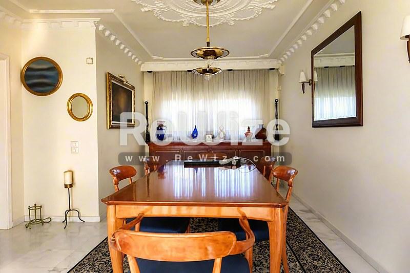 Detached house 250 m² in Pylaia-Chortiatis, dining room