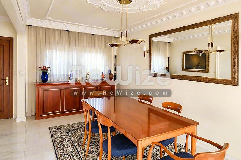 Detached house 250 m² in Pylaia-Chortiatis, dining room