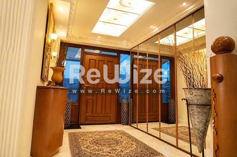 Detached house 250 m² in Pylaia-Chortiatis, hallway