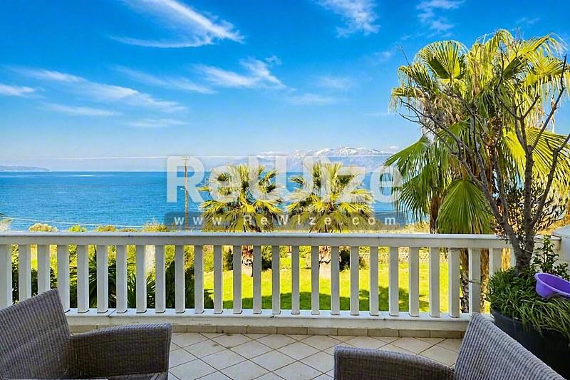 Detached house 230 m² in Chalkida, balcony