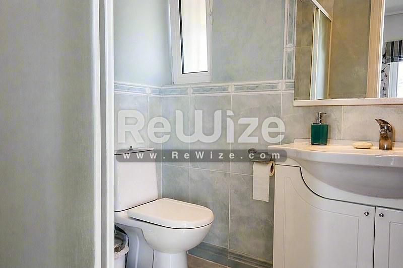 Detached house 230 m² in Chalkida, bathroom