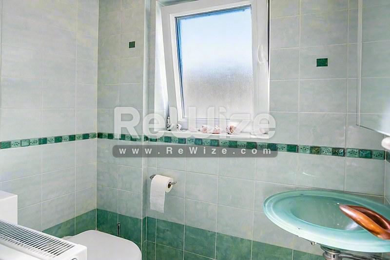 Detached house 230 m² in Chalkida, bathroom