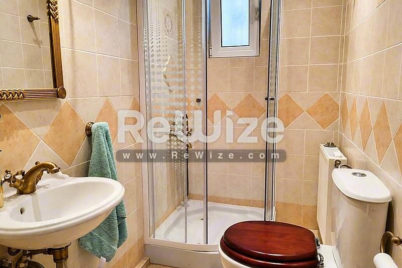 Detached house 230 m² in Chalkida, bathroom