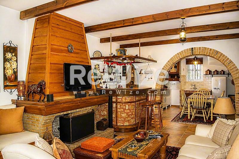 Detached house 230 m² in Chalkida, living room
