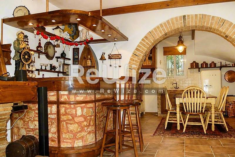 Detached house 230 m² in Chalkida, open-plan living area