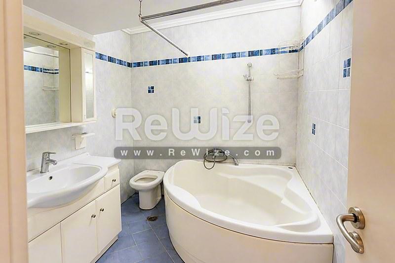 Apartment 85 m² in Salamina, bathroom