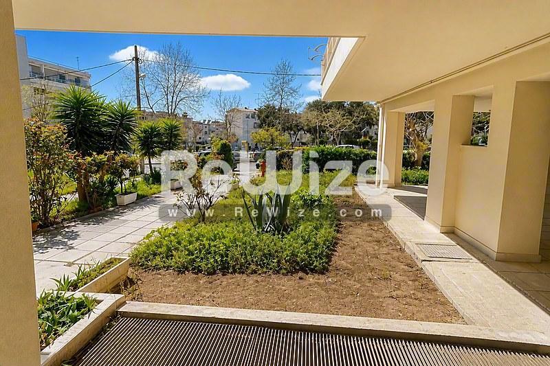 Apartment 100 m² in Kalamaria, garden