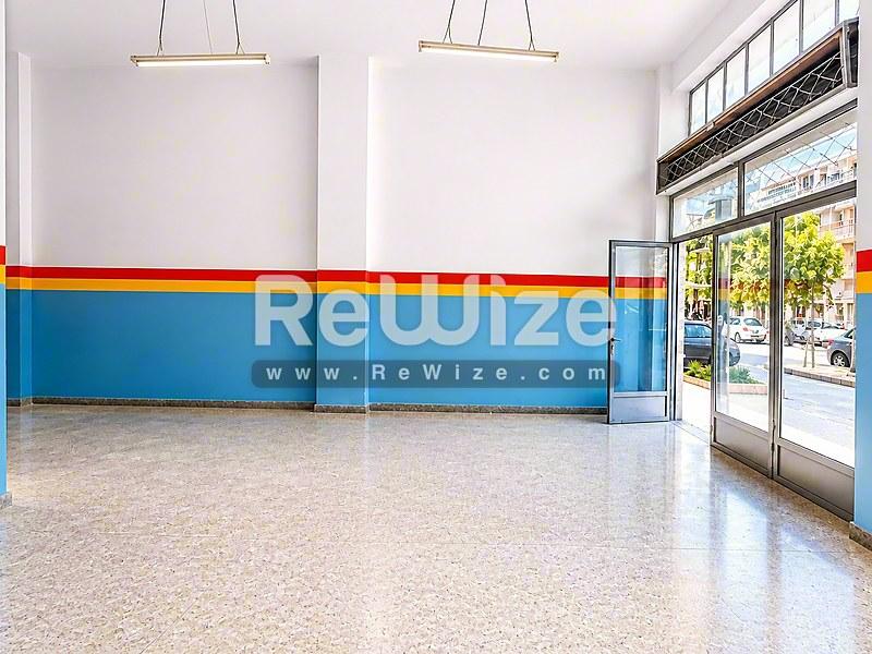 Store 100 m² in Thessaloniki, entrance