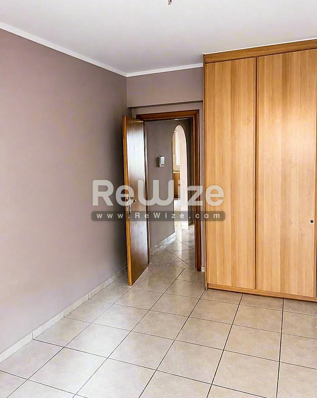 Apartment 82 m² in Keratsini-Drapetsona, hallway