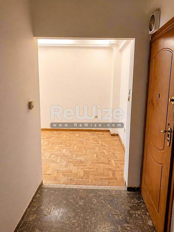 Apartment 70 m² in Thessaloniki, entrance