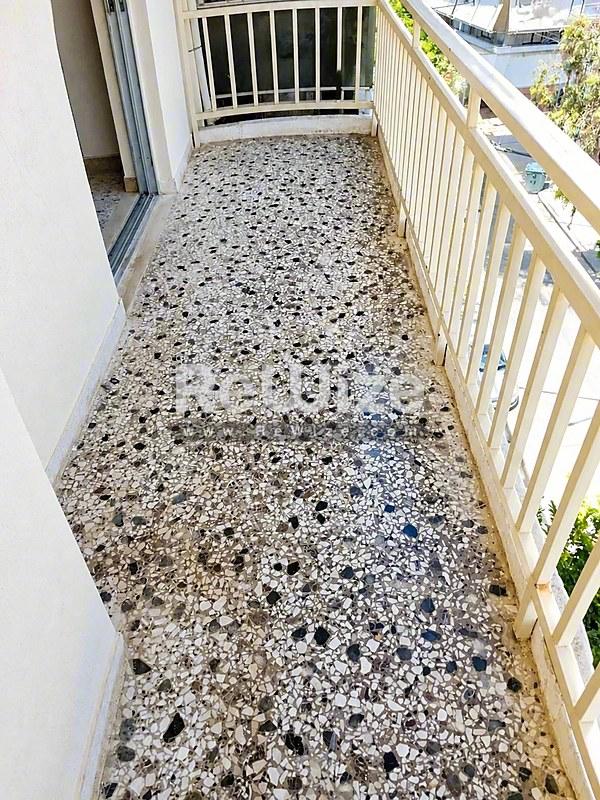 Apartment 56 m² in Keratsini-Drapetsona, balcony