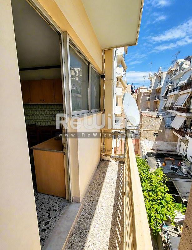 Apartment 56 m² in Keratsini-Drapetsona, balcony
