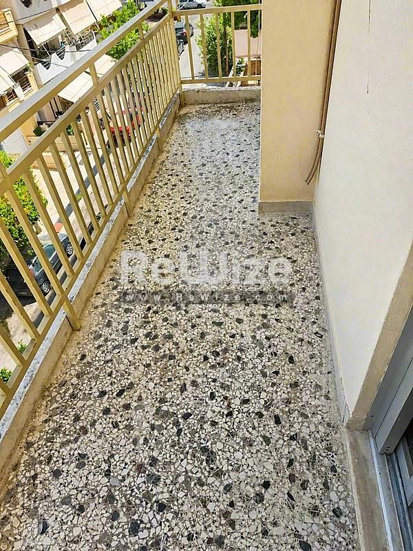 Apartment 56 m² in Keratsini-Drapetsona, balcony