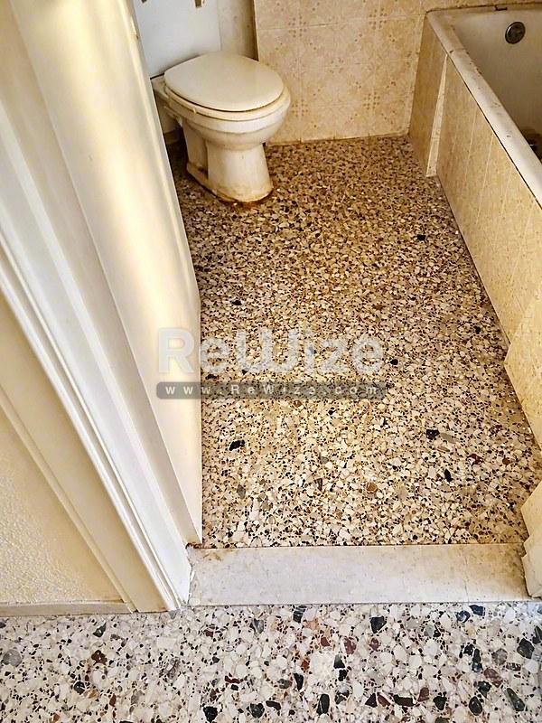 Apartment 56 m² in Keratsini-Drapetsona, bathroom