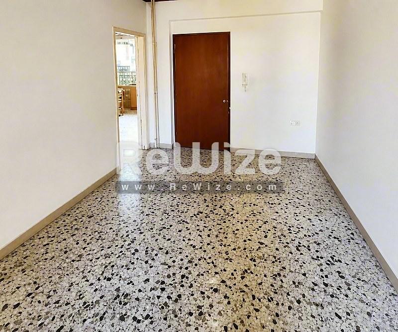 Apartment 56 m² in Keratsini-Drapetsona, hallway