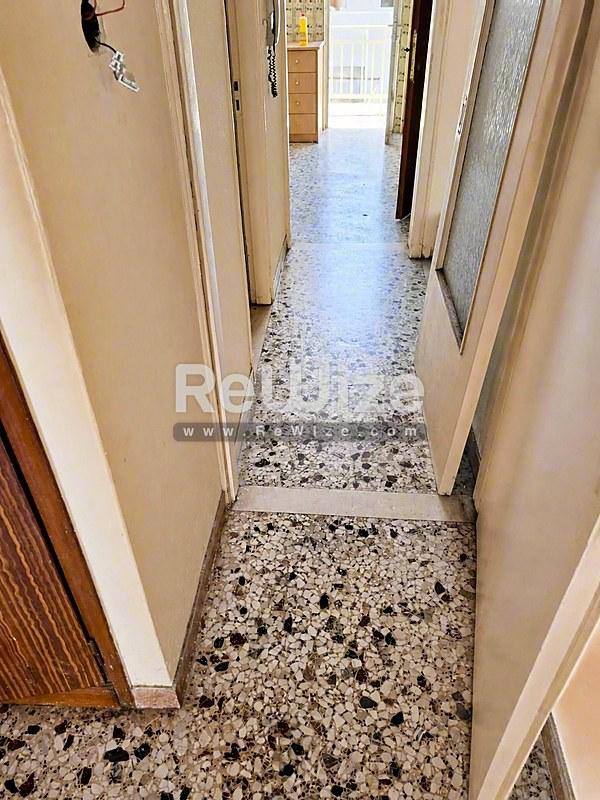 Apartment 56 m² in Keratsini-Drapetsona, hallway