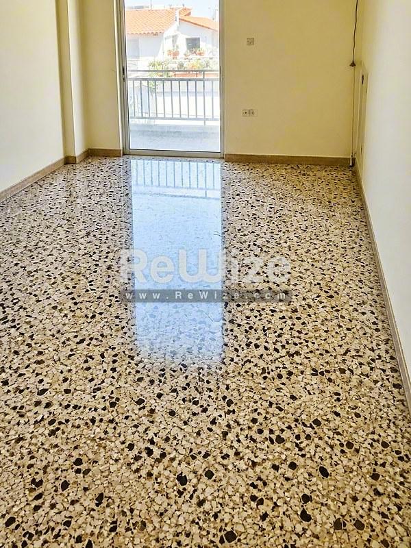Apartment 56 m² in Keratsini-Drapetsona, living room