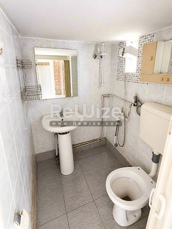 Apartment 53 m² in Korydallos, bathroom