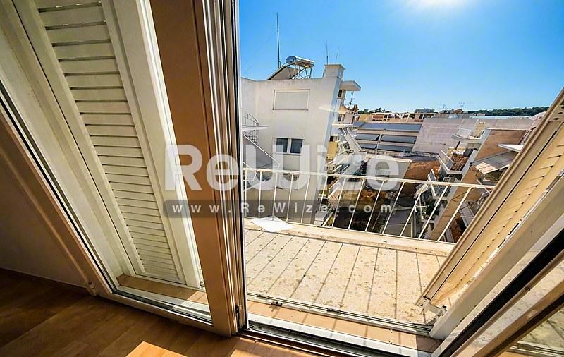 Apartment 53 m² in Athens, balcony