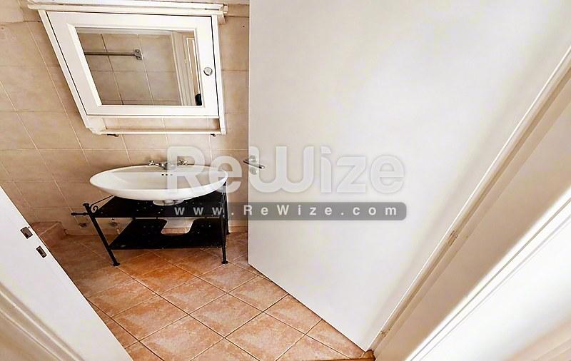 Apartment 53 m² in Athens, bathroom