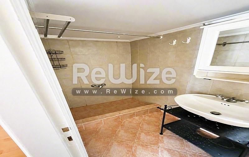 Apartment 53 m² in Athens, bathroom