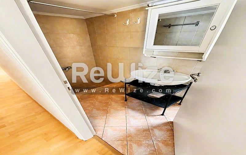Apartment 53 m² in Athens, bathroom