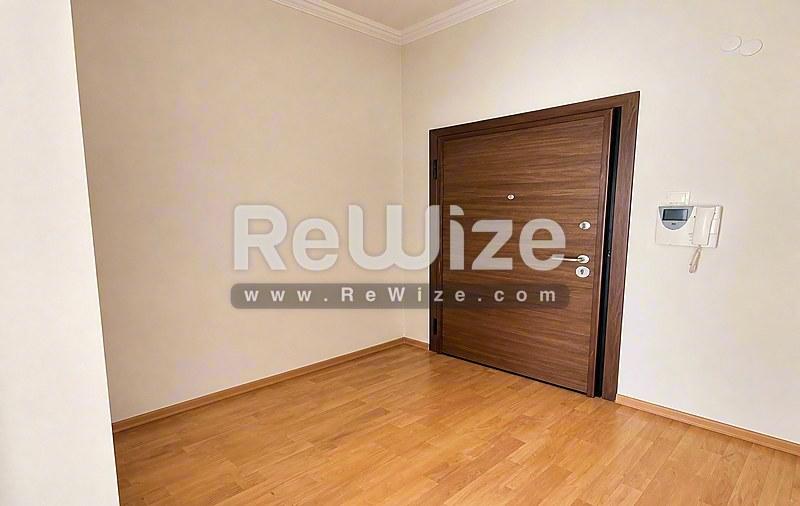 Apartment 53 m² in Athens, entrance
