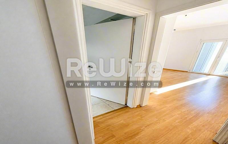 Apartment 53 m² in Athens, hallway
