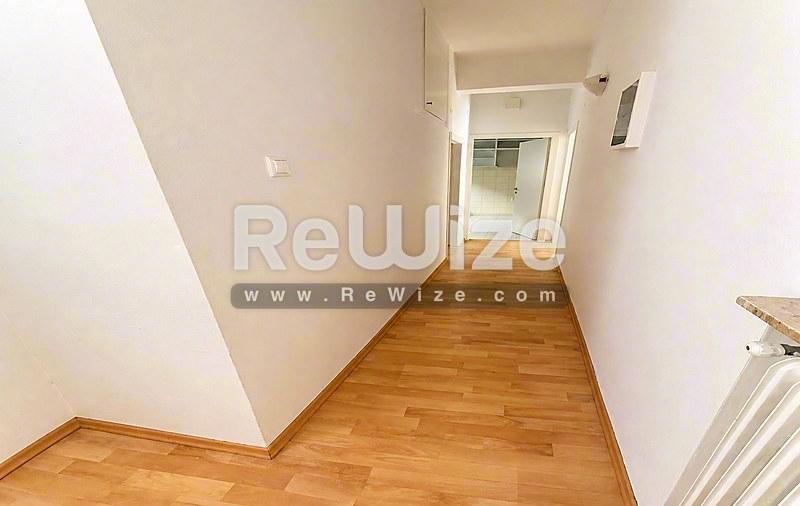 Apartment 53 m² in Athens, hallway