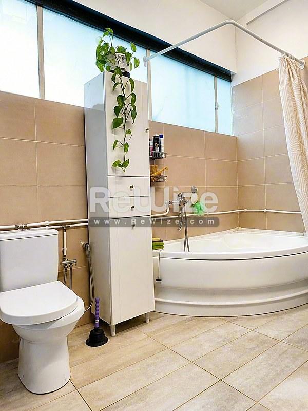 Building 321 m² in Thessaloniki, bathroom