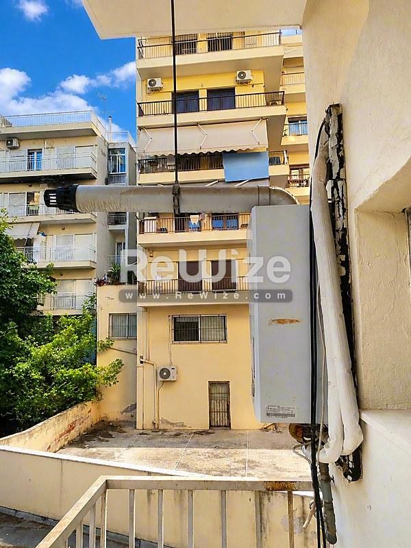 Building 321 m² in Thessaloniki, facade