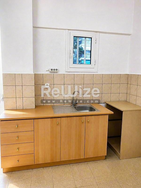 Building 321 m² in Thessaloniki, kitchen