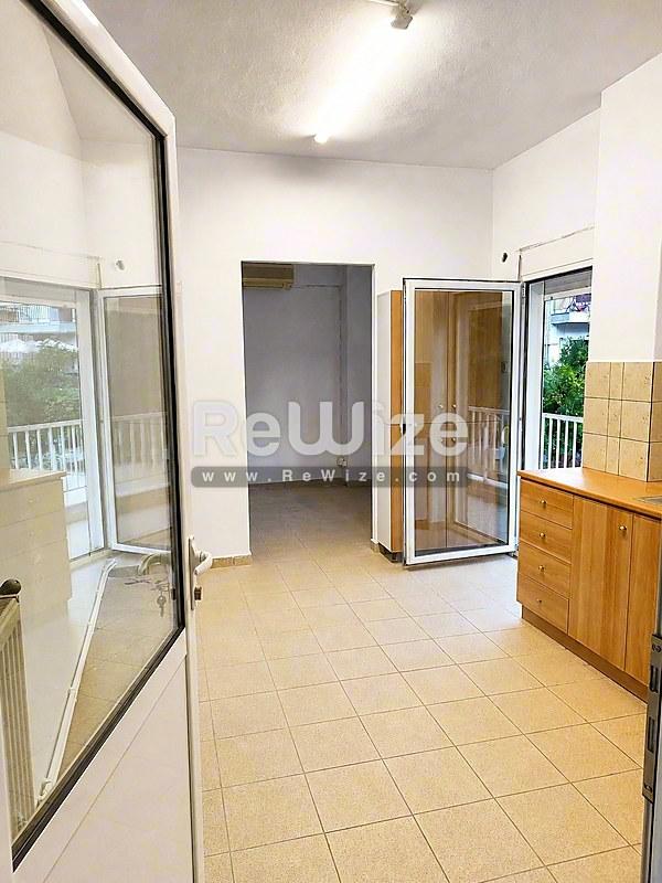 Building 321 m² in Thessaloniki, kitchen