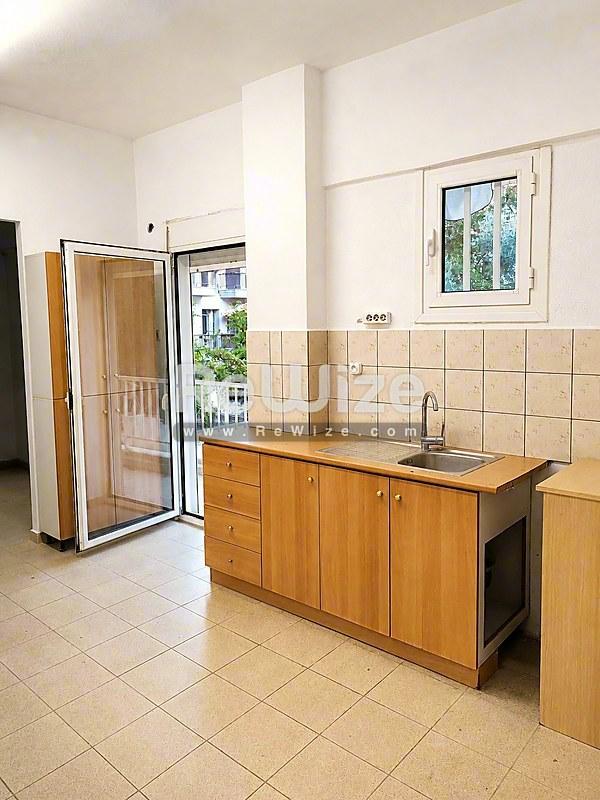 Building 321 m² in Thessaloniki, kitchen