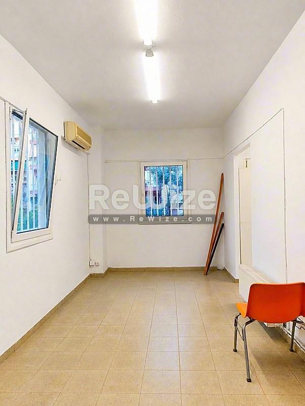 Building 321 m² in Thessaloniki, living room