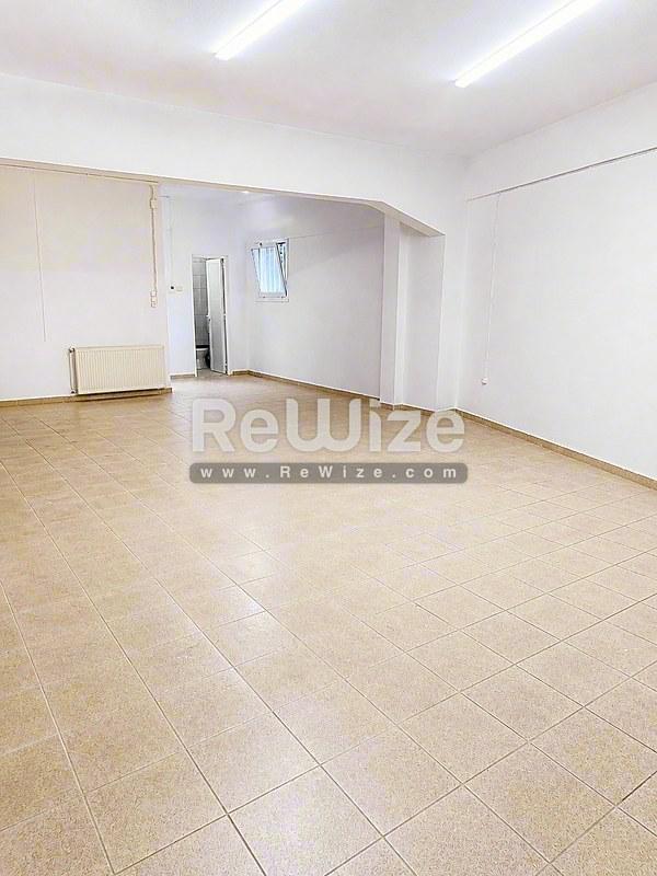 Building 321 m² in Thessaloniki, living room