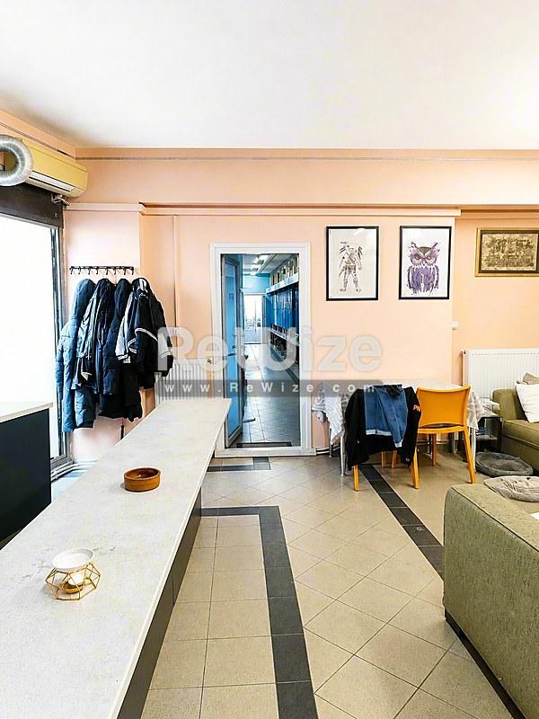 Building 321 m² in Thessaloniki, living room