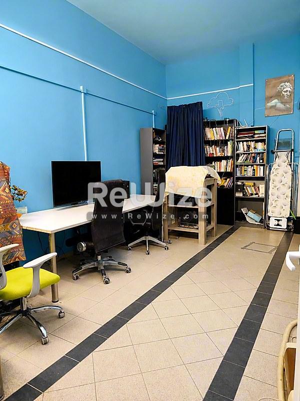 Building 321 m² in Thessaloniki, office