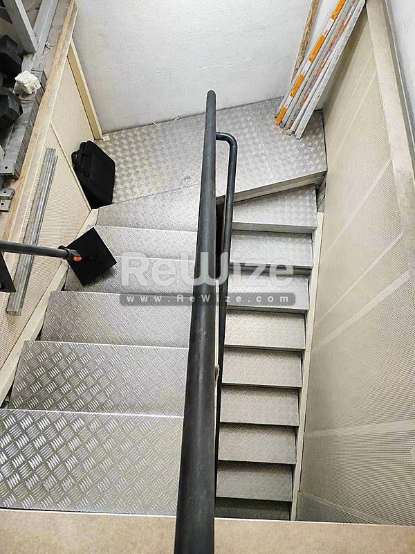 Building 321 m² in Thessaloniki, staircase