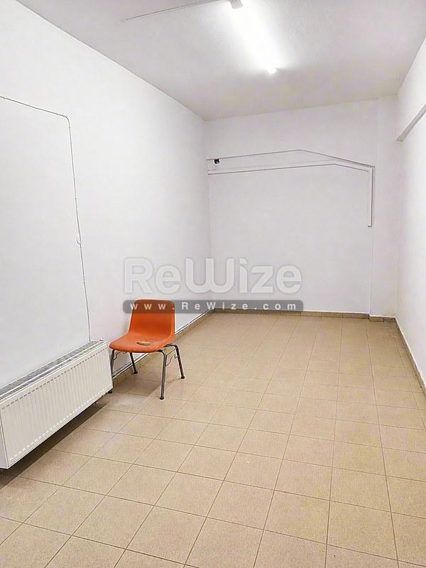 Building 321 m² in Thessaloniki, storage room