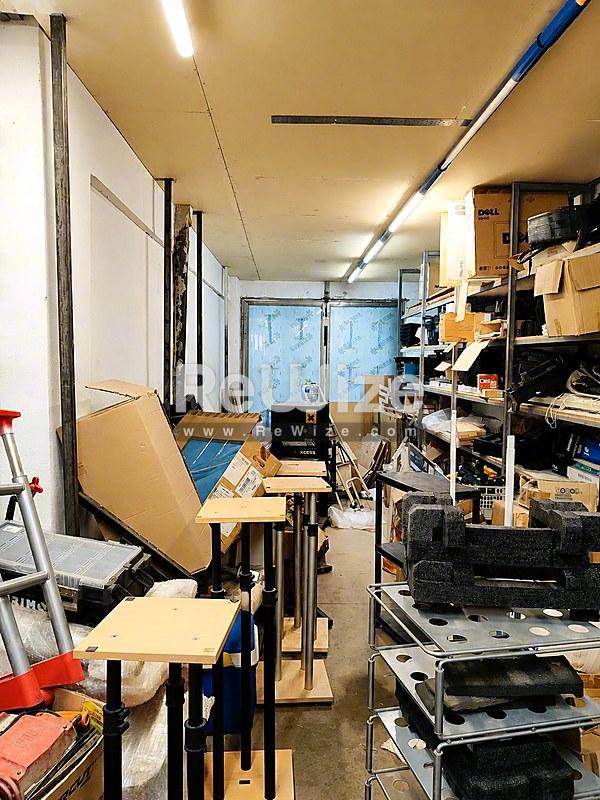 Building 321 m² in Thessaloniki, storage room