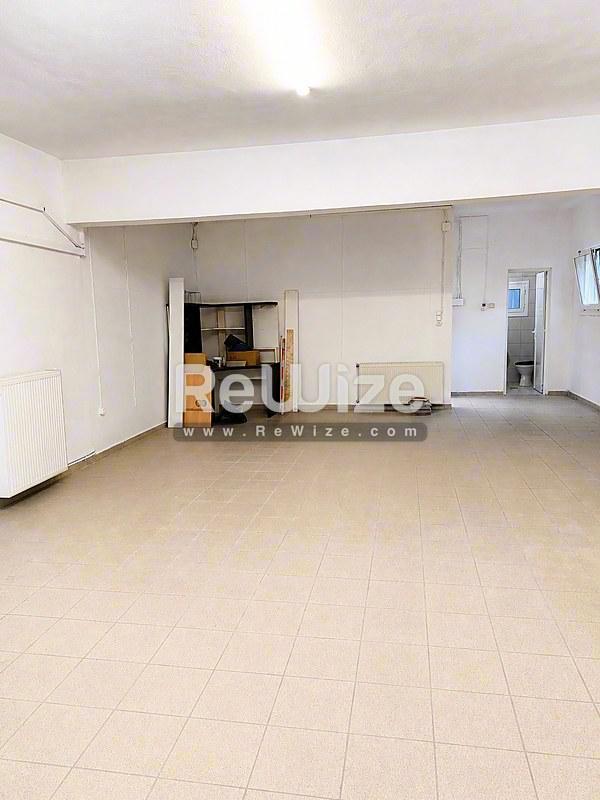 Building 321 m² in Thessaloniki, storage room