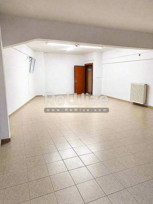 Building 321 m² in Thessaloniki, storage room