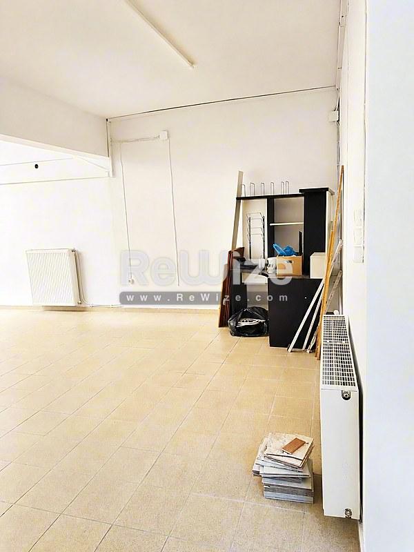 Building 321 m² in Thessaloniki, storage room