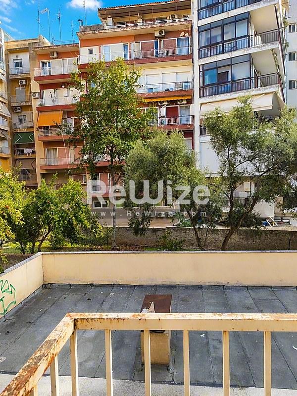 Building 321 m² in Thessaloniki, terrace