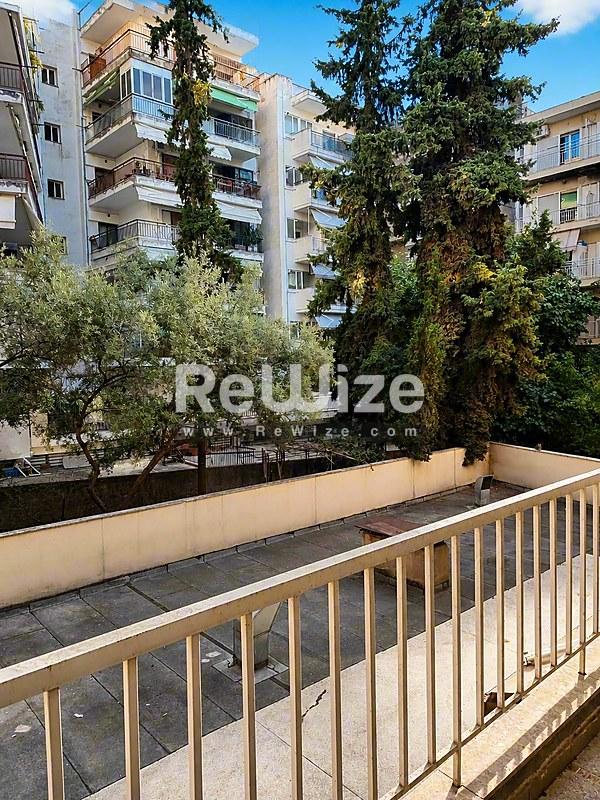 Building 321 m² in Thessaloniki, terrace