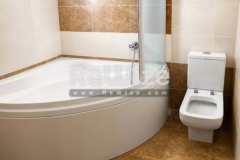 Building 348 m² in South Corfu, bathroom