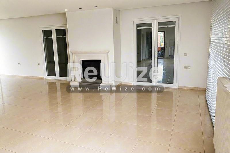Building 348 m² in South Corfu, living room