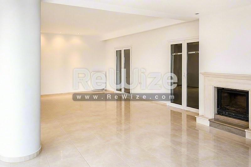 Building 348 m² in South Corfu, living room