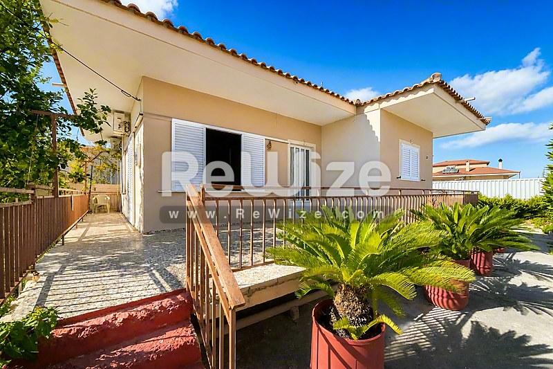 Detached house 116 m² in Lokroi, facade